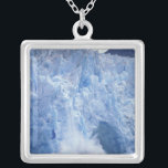 NA, USA, Alaska. Glaciärsmulor i vatten Silverpläterat Halsband<br><div class="desc">NA,  USA,  Alaska Glacier faller sönder i vatten � Paul Souders / DanitaDelimont.com</div>