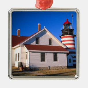 NA, USA, Maine. West Quoddy fyr i närheten Julgransprydnad Metall