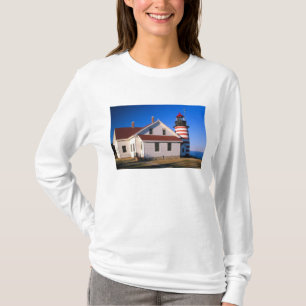 NA, USA, Maine. West Quoddy fyr i närheten Tröja