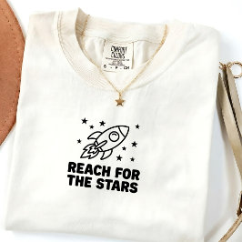 Nå ut efter stjärnorna rymd t-shirt för pojkrum