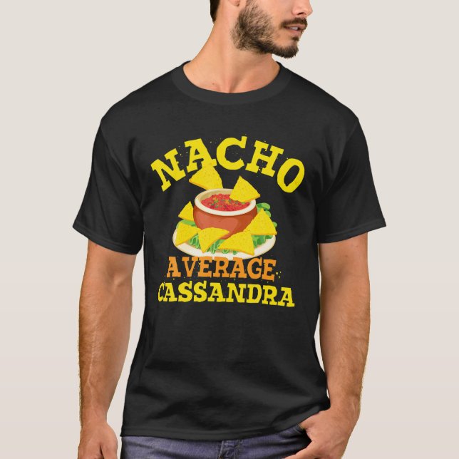 Nacho Average CASSANDRA Birthday Personlig Namn T Shirt (Framsida)