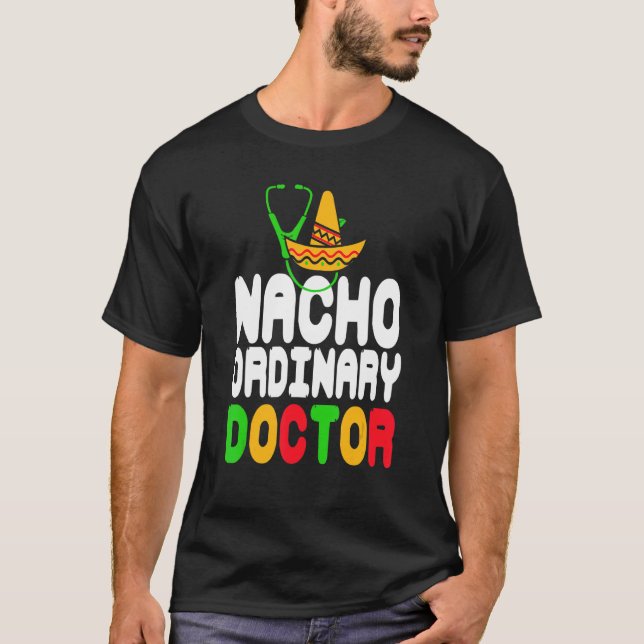 Nacho Ordinary Doktor Retro Present T Shirt (Framsida)