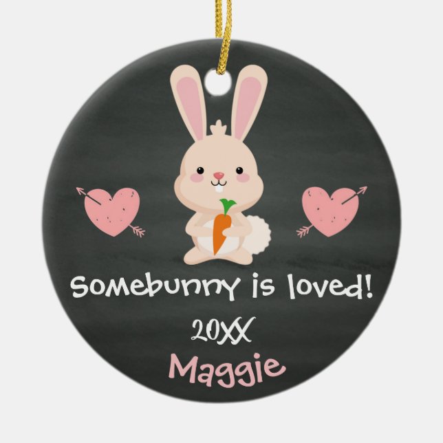 Någon är Loved Rosa Bunny Adoption Gift Julgransprydnad Keramik (Framsidan)