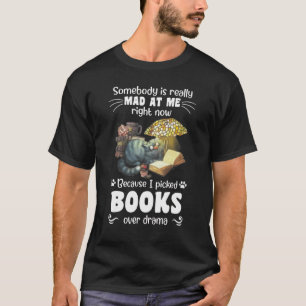 Någon Är Riktigt Arg På Mig Just Nu Katt Bok T Shirt