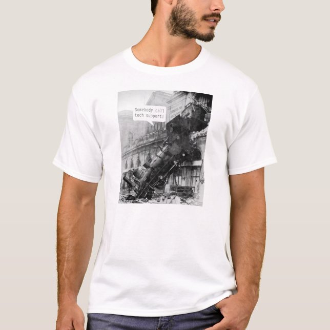 Någon Call Tech Support Tåg Wreck Tee Shirt (Framsida)