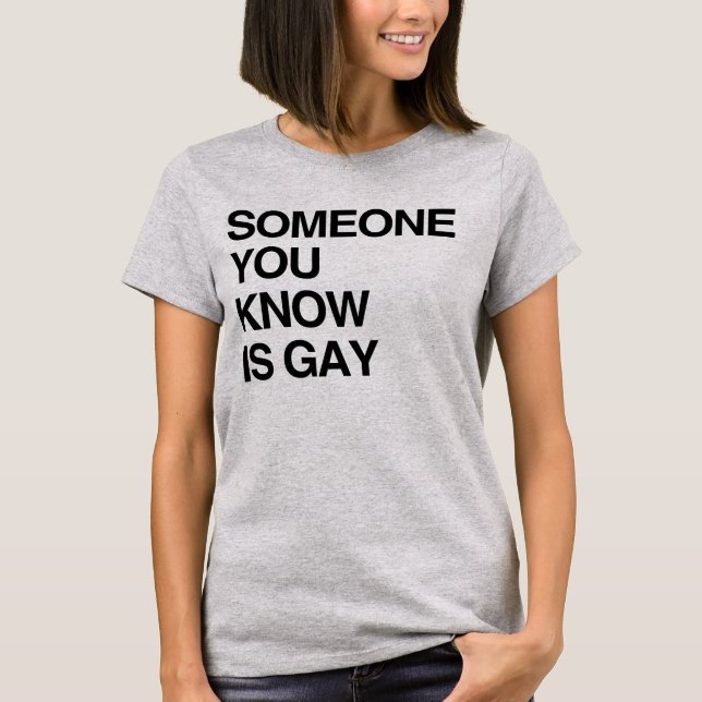 NÅGON DU KÄNNER ÄR GAY T-Shirt (Framsida)