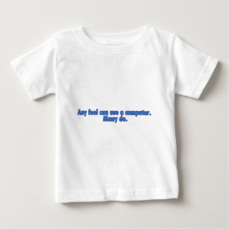 Någon dumbom kan använda en dator tee shirt