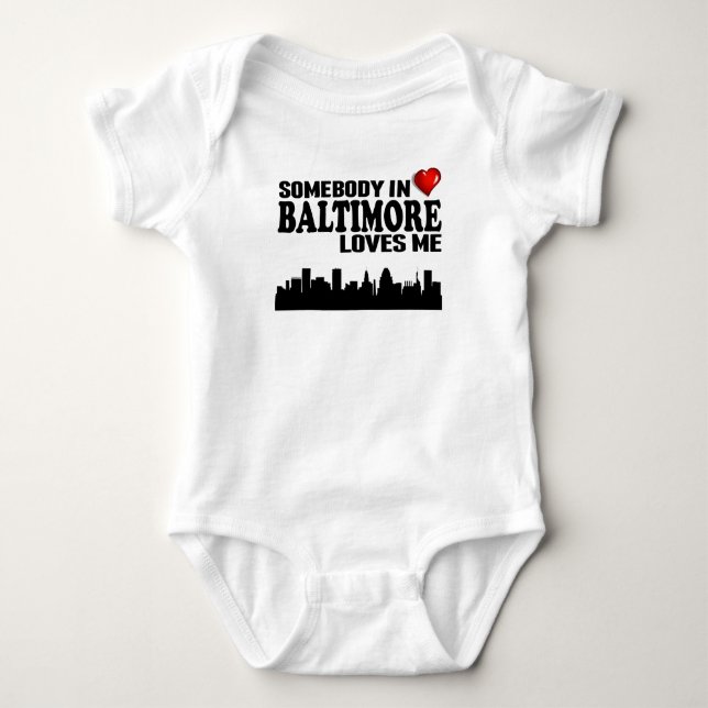 Någon i Baltimore älskar mig Tee (Framsida)