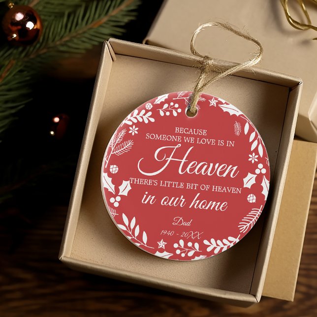 Någon i himlen Vinterlövkrans Foto Röd Julgransprydnad Keramik (Someone In Heaven Winter Foliage Wreath Photo Red Ceramic Ornament)