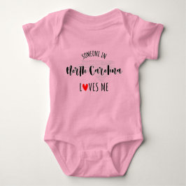 Någon i North Carolina Kärlek Me Baby Bodykostym T Shirt