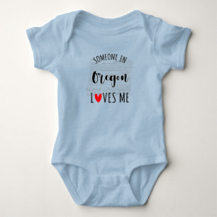 Någon i Oregon Kärlek Me Karta Baby Bodykostym T Shirt