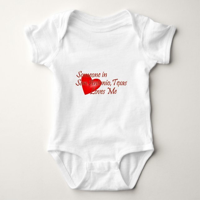 Någon i San Antonio Texas älskar mig T Shirt (Framsida)