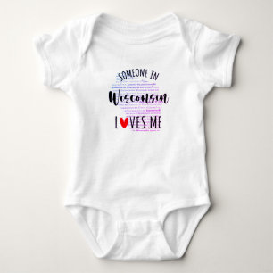 Någon i Wisconsin Kärlek Me Karta Baby Bodykostym T Shirt