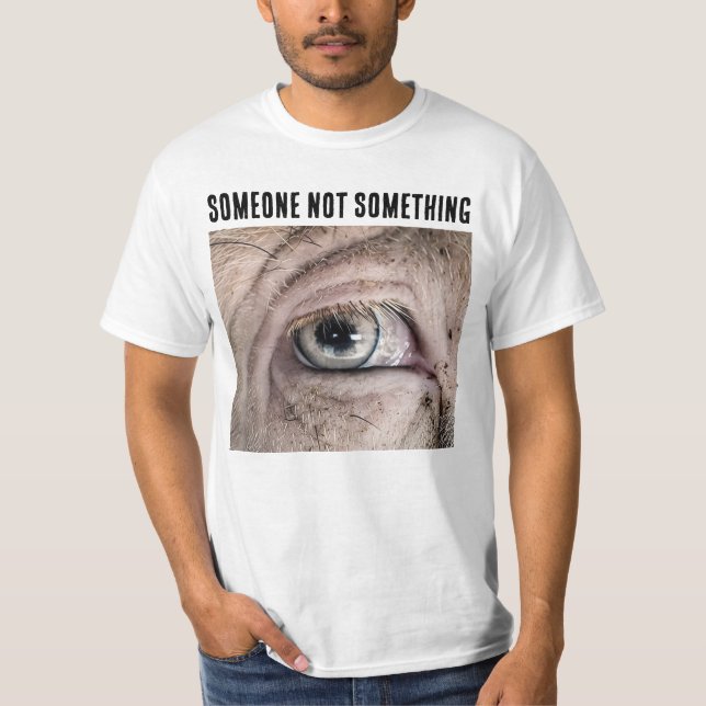 NÅGON INTE NÅGOT GRIS ÄLSKARE T-Shirt (Framsida)