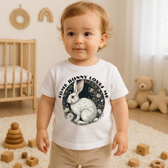 Någon kanin älskar mig monokrom påsk vår flora t shirt (Some Bunny Loves Me Monochrome Easter Spring Flora Baby T-Shirt)