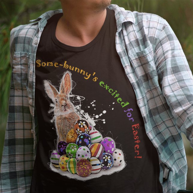 Någon kanin är exalterad inför påsk! t shirt (Some-bunny's excited for Easter! Men Basic Black T-Shirt)