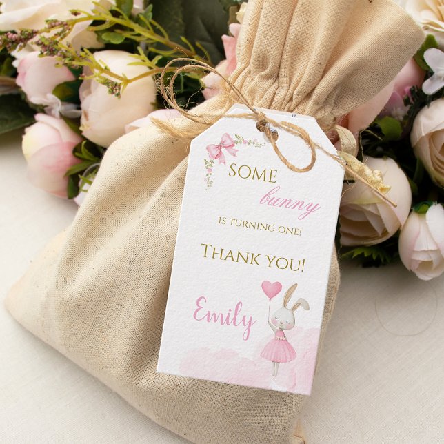Någon kanin tack 1-års födelsedagsflicka rosa slin presentetikett (Some Bunny is Turning One Thank You Tags. Floral bunny favor tags for 1st birthday parties.)