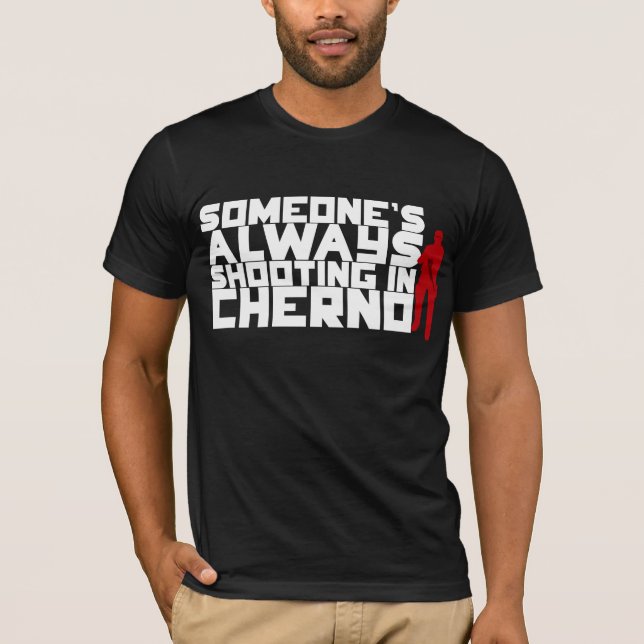 Någon som skjuter ALLTID i Cherno - vittext T Shirt (Framsida)