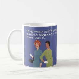 Någon stänger såren. kaffemugg
