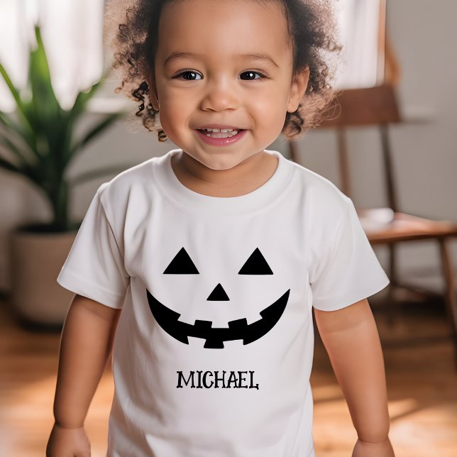 Någons Vilda Barn Söt Anpassat Namn Halloween T Shirt (Skapare uppladdad)