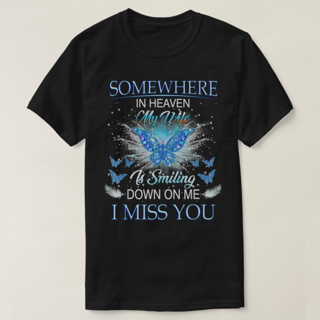 Någonstans i himlen ler min fru ner på mig t shirt (Design framsida)