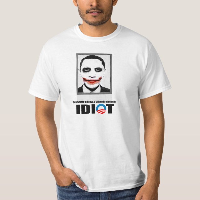 Någonstans i Kenya är en by saknad dess idiot Tee (Framsida)