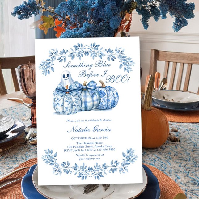 Något blått innan jag Boo Pumpkin-Möhippa Inbjudningar (Something Blue before I Boo Chinoiserie Blue Bridal Shower Invitation for Halloween by Darling & May)
