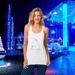 Något blått innan jag gör Möhippa Linne Med Racerback<br><div class="desc">En topp för en möhippa eller bachelorette-fest. Framsida: en blå båge och texten: något BLUE före mig. Tillbaka: Anpassa och lägg till namn i bruden som ska vara,  lägg till party-datumet.</div>