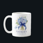 Något Blue Hydrangea Anpassningsbar Möhippa Kaffemugg<br><div class="desc">Gör din möhippa verkligt speciell med något Blue Hydrangea Anpassningsbar Möhippa Coffee Mugg, en perfekt blandning av praktisk och elegans. Designat med ett charmigt tema för vilda blommor är det här personlig kaffe koppar ett idealiskt tillskott till ditt möhippa kaffe pub. Varje mugg har ömtåliga blommar i ett mjukt blått...</div>