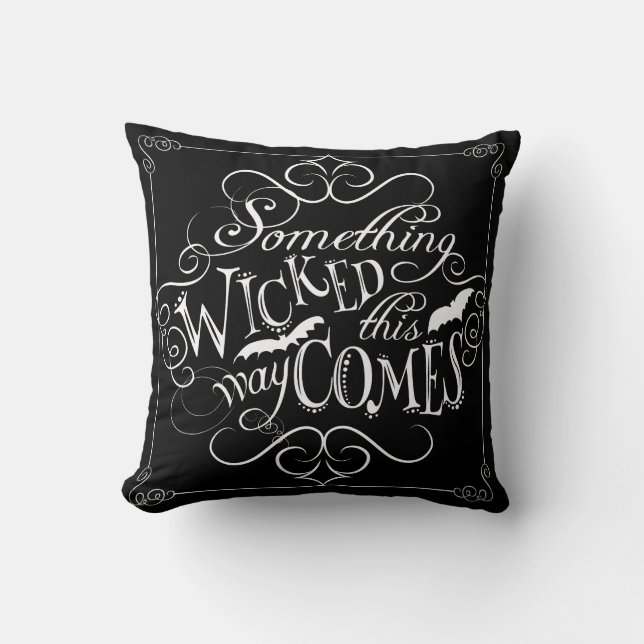 Något Wicked Chalkboard Halloween Pillow Kudde (Framsida)