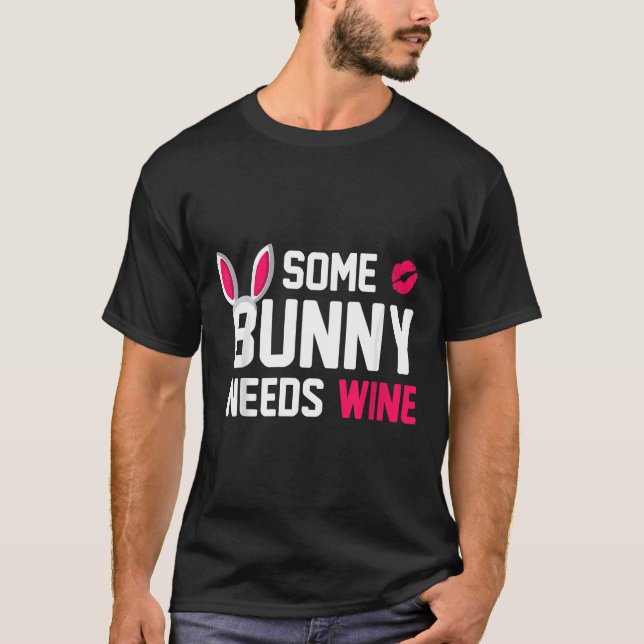 Några Bunny Needs Vin Womans Påsk Dag-drickande T Shirt (Framsida)