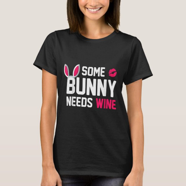 Några Bunny Needs Vin Womans Påsk Dag-drickande T Shirt (Framsida)