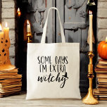 Några dagar är jag Extra Witchy Modern Womens Hall Tygkasse<br><div class="desc">Lägg till en liten massa i stil med vår "Några dagar jag är Extra Witchy" Modern dams Halloween Tote Bag! Den här chicen svarta ton har en lekfull fras i elegant, modern typografi, perfekt för att uttrycka din häxaktiga sida. Det är tillräckligt rymligt för alla dina vardagsbehov, oavsett om du...</div>
