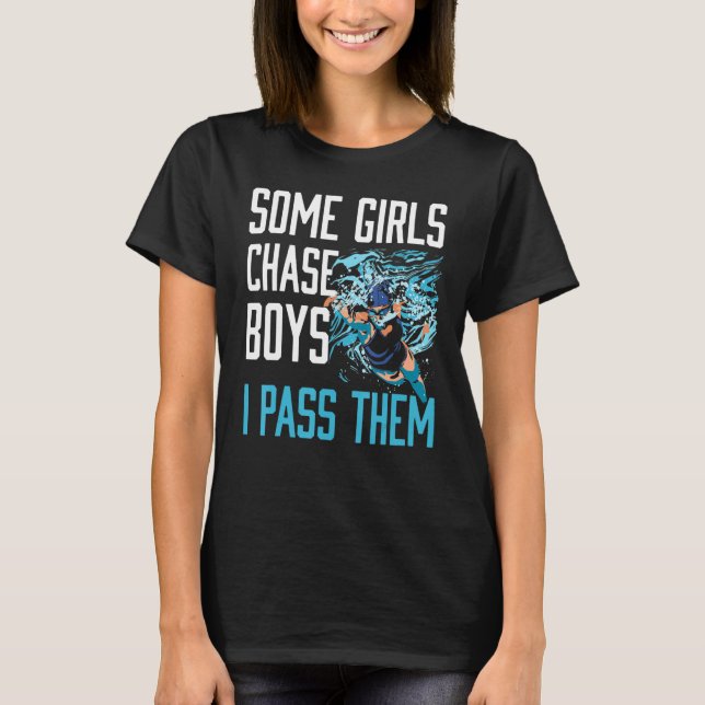 Några flickor chase Boys jag Pass deras Simma Coac T Shirt (Framsida)