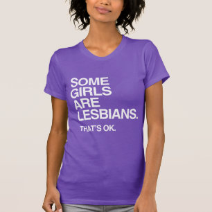 NÅGRA FLIKAR ÄR LESBISKA - VITA -.png T Shirt