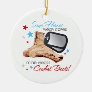 Några heroes Bära Capes, Mine Wears Combat Boots Julgransprydnad Keramik