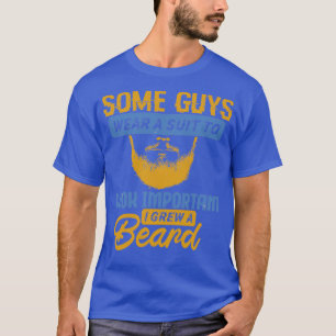 Några killar bära om kostym för att se viktiga ut t shirt