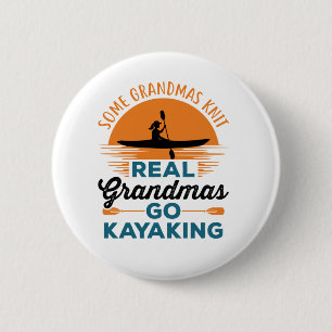 Några mormas Sticka Real Grandmas Go Kayaking Knapp