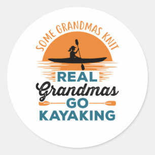 Några mormas Sticka Real Grandmas Go Kayaking Runt Klistermärke
