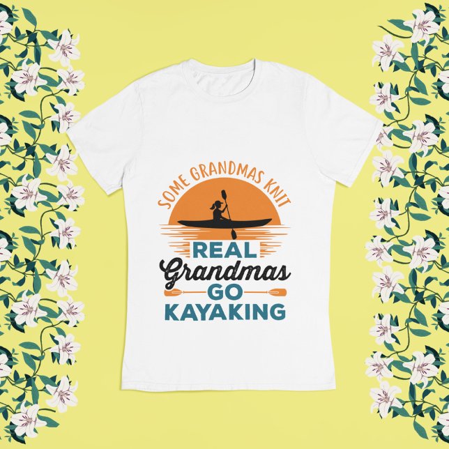 Några mormas Sticka Real Grandmas Go Kayaking T Shirt (Skapare uppladdad)
