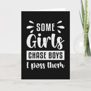 Några tjejer chase Boys jag pass dem Swimming Kort