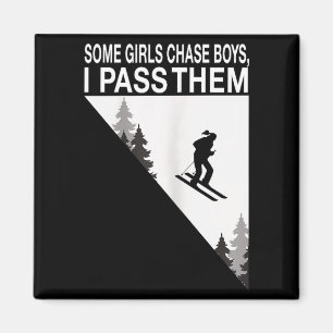 Några tjejer jagar killar jag passerar dem skidåka magnet