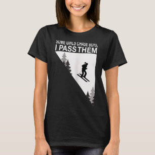 Några tjejer jagar killar jag passerar dem skidåka t shirt