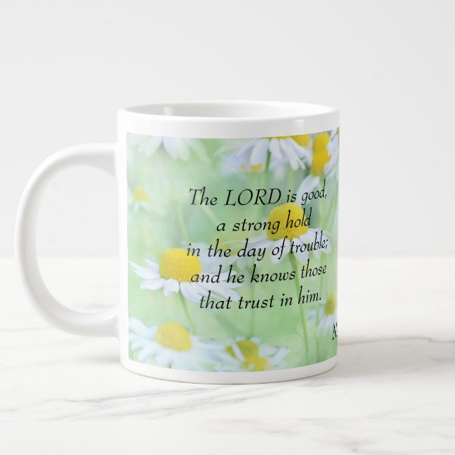 Nahum 1:7 jumbo mugg (Vänster)