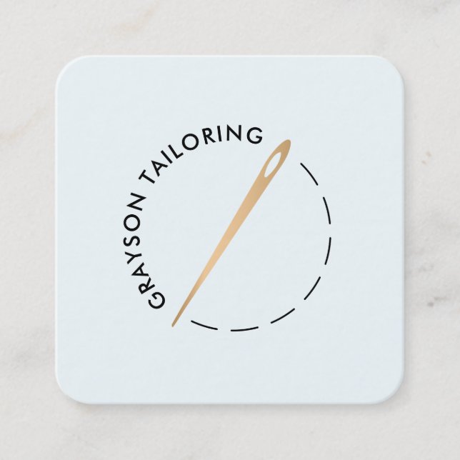 Nål och tråd vid guld fyrkantigt visitkort (Framsida)