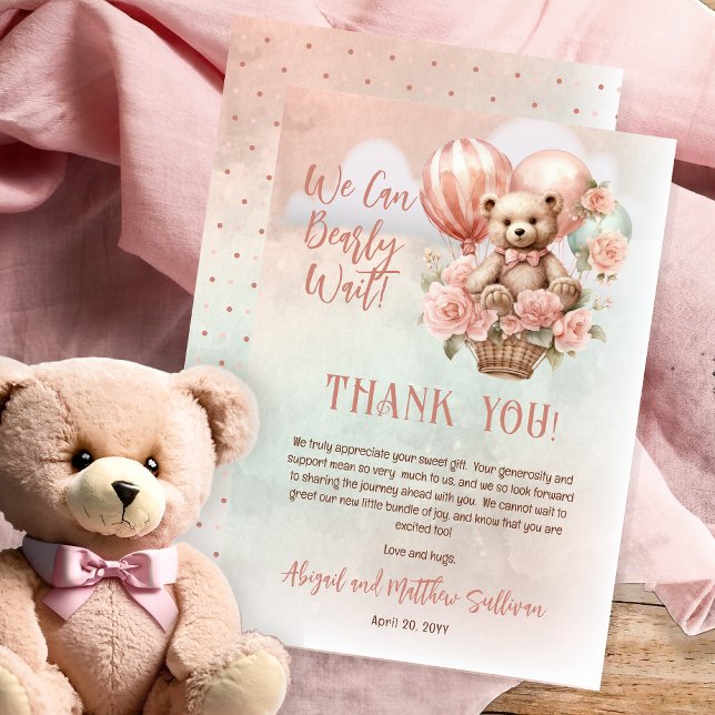 Nalle Balloons Girl Barly Wait Baby Shower Tack Kort (Teddy Bear in a Hot Air Balloon with Pink Flowers "We Can Bearly Wait" Girl Baby Shower Thank You)