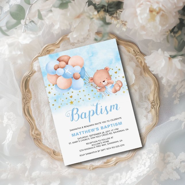 Nalle Blue Balloons Guld Stars Baptism Inbjudningar (This cute baptism invite for boys features an adorable teddy bear being whisked away by balloons.)