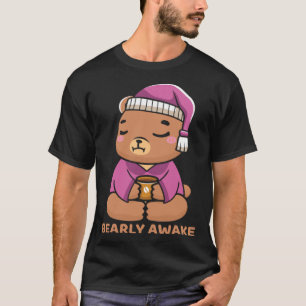 Nalle för Sömnig av kaféviloläge för tidigt vakuum T Shirt