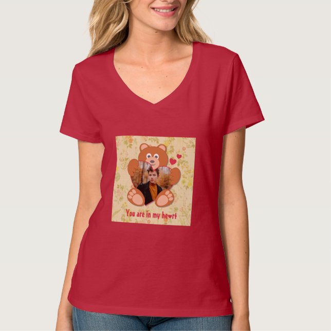 Nalle Holding Heart Photo Valentine Day T Shirt (Framsida)