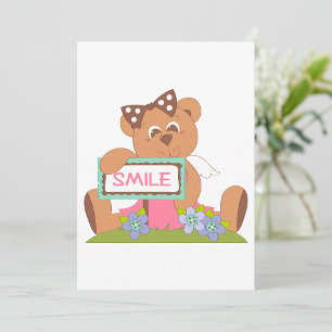 Nalle med Bow Holding Smile Sign Inbjudningar